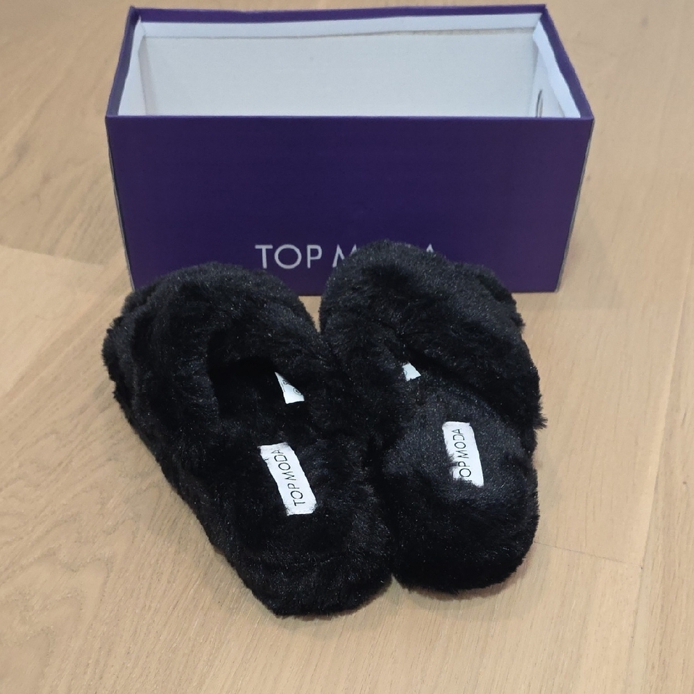 TOP Moda Plush Black Slippers - Picture 10 of 12